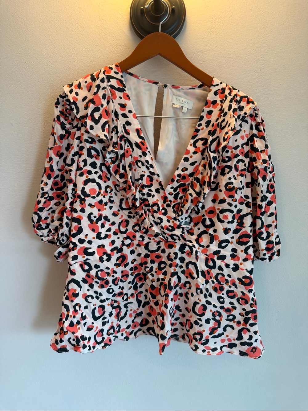 Ted Baker London Pink Coral‎ Leopard Print Ruffle V-Neck Peplum Blouse Size 3